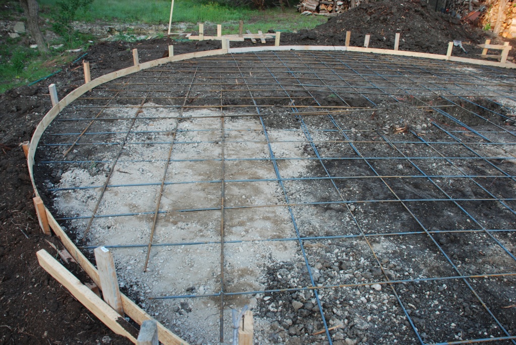2010/05(May)/Firepit construction/1024x768_2010-05-29-12 Firepit Construction.jpg
